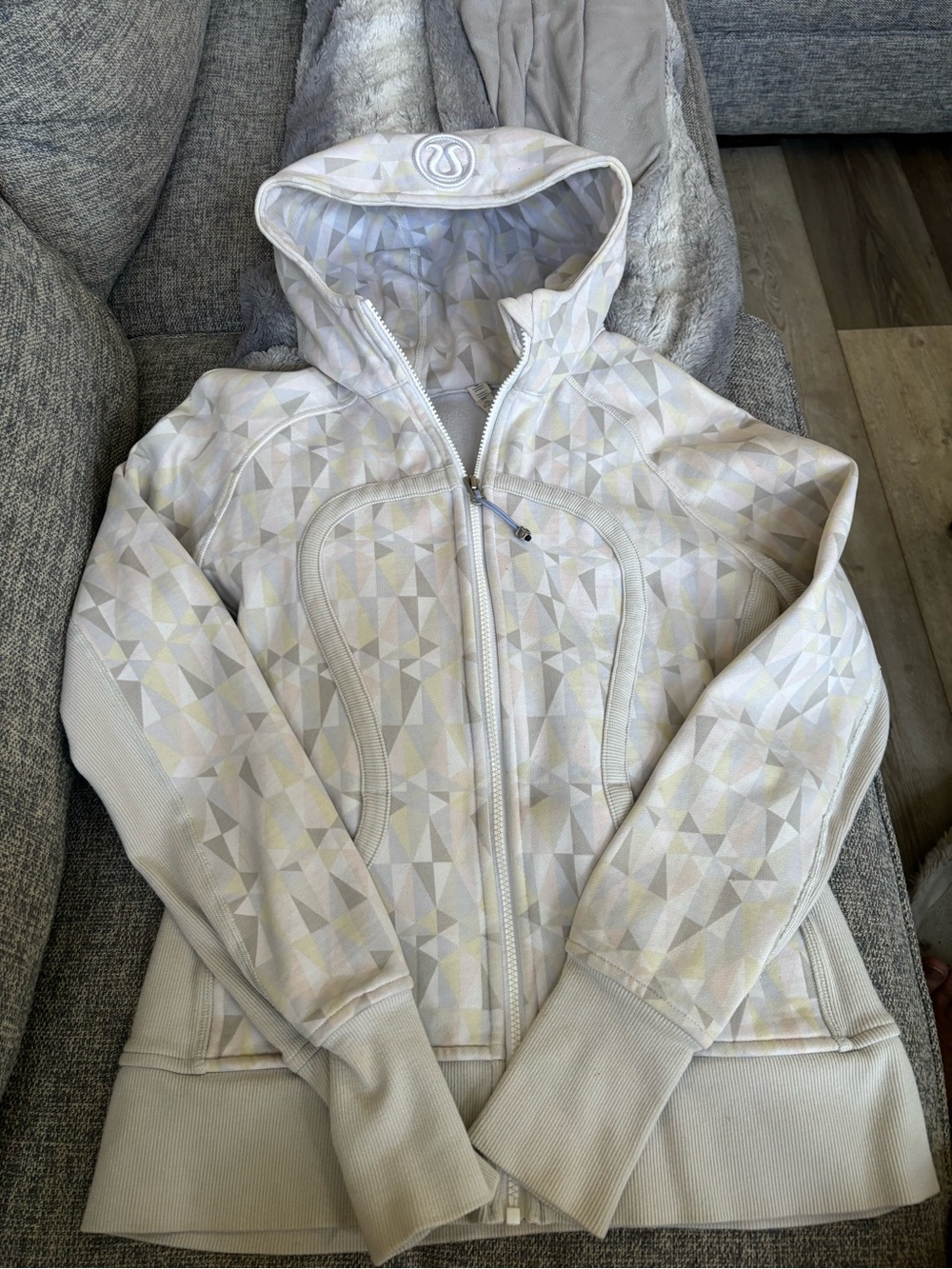 RARE! lululemon athletica Grey/yellow/blue Geometric Full-Zip Hoodie with Hood